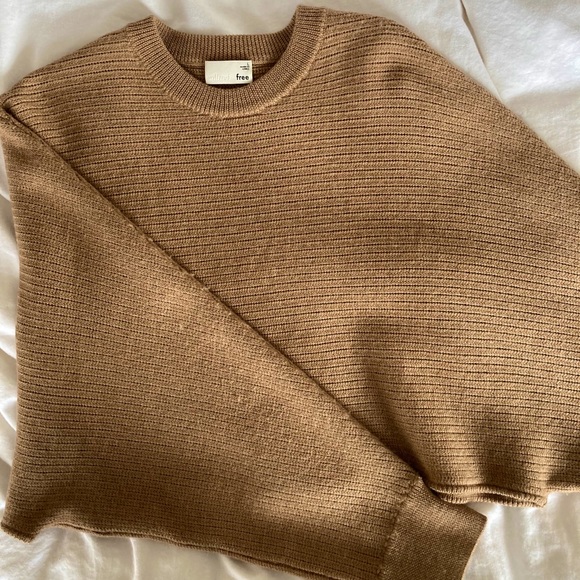 Aritzia Sweaters - ARITIZA WILFRED FREE cropped cozy sweater